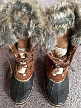 Khombu Women’s Winter Boots – Size 8 Woman USA